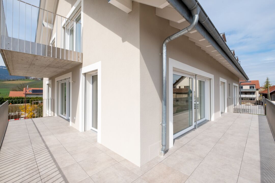 Construction d'un petit immeuble au style villageois avec 6 appartements : les extérieurs.