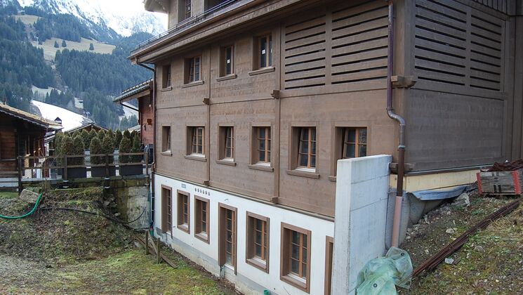 Elegance et raffinement pour ce chalet du XIXe partiellement rénové.