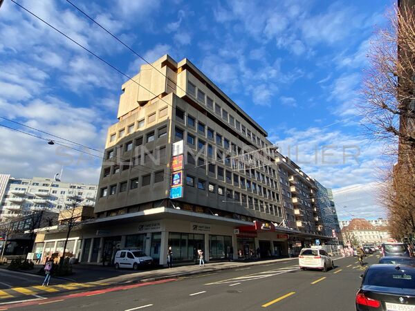 SURFACE ADMINISTRATIVE D'ENV. 145 M2 
SITUE SUR LE BD DE PEROLLES