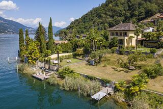 Rarity: exceptional lake property with guesthouse