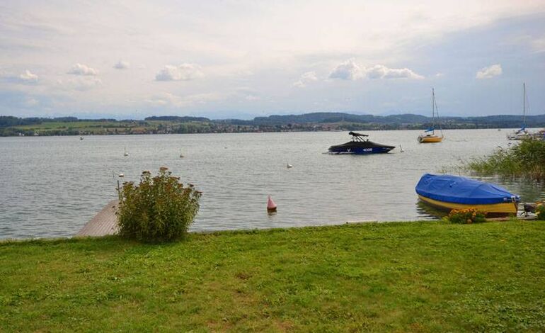 Charmante propriété à deux pas du lac avec ponton privé et une bouée