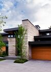 Prestigieuse maison moderne avec vue sur le lac et les montagnes.