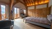 Gryon Immo propose un luxueux chalet de 6 pièces tout en bois de chêne