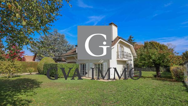 Charming detached house on a beautiful flat plot facing SOUTH