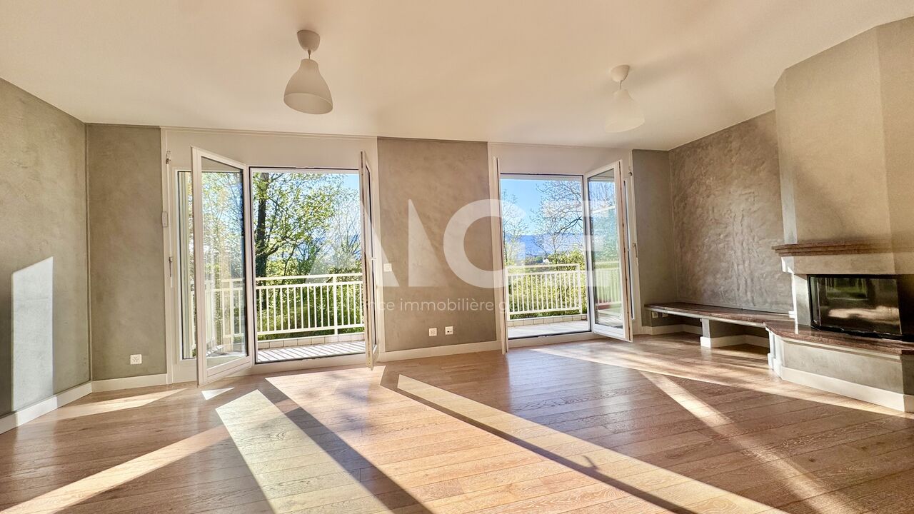 Pretty villa with independent studio