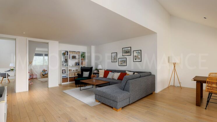 EXCLUSIVITÉ : Superbe attique contemporain au calme