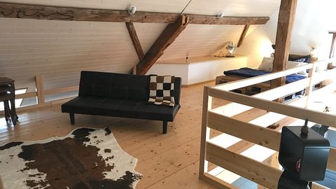 LARGE LOFT IN A SMALL BUILDING CLOSE TO ALL AMENITIES