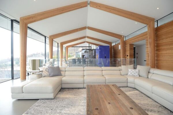 Splendid contemporary property with view of the lake and the Alps