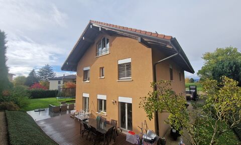 6.5 room semi-detached house with terrace and garage