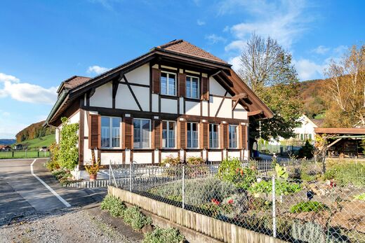 Freistehendes EFH mit schöner Fernsicht und Ausbaumöglichkeiten