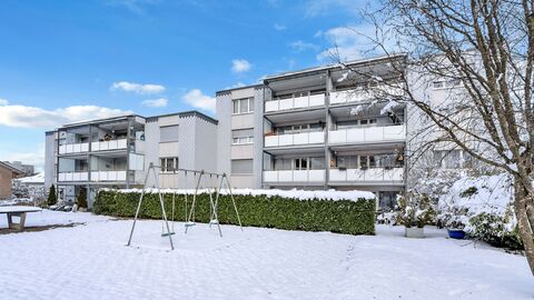 Grosszügige 3.5- Zimmer Parterre Wohnung mit Gartensitzplatz