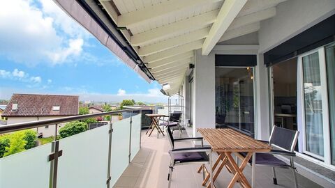 CHARMANT APPARTEMENT EN ATTIQUE DE 5.5 PIÈCES AVEC BALCON