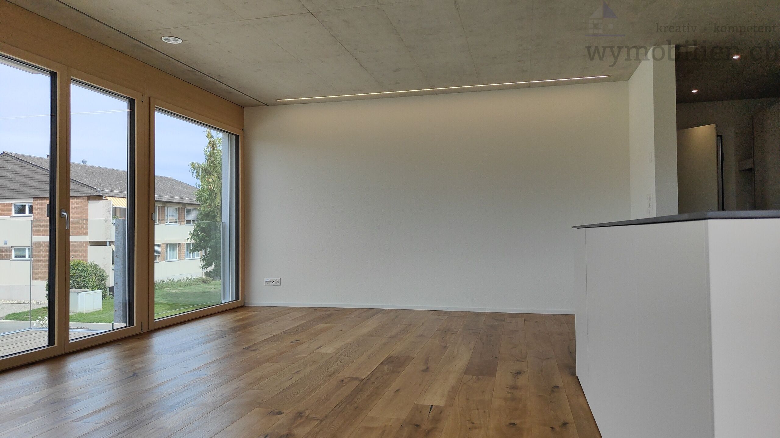 Ledstreifen an der Decke im Wohnbereich