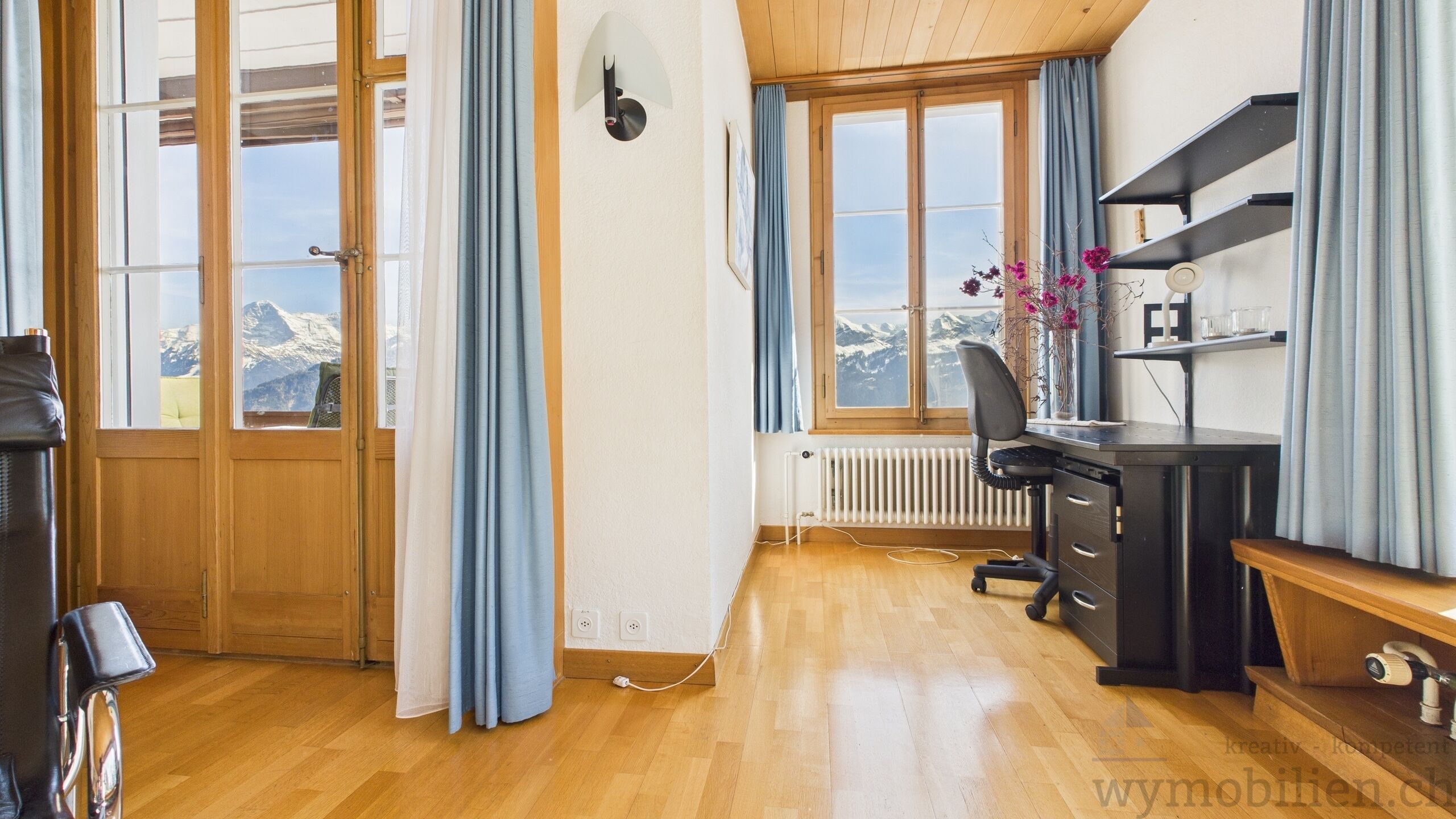 Erker und Ausgang auf den Balkon 