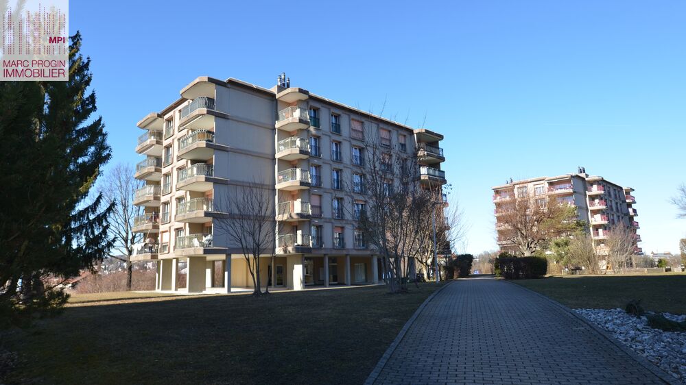 3.5 pièces de 89.50 m2 PPE avec cheminée
2 balcons, pl. de parc int.