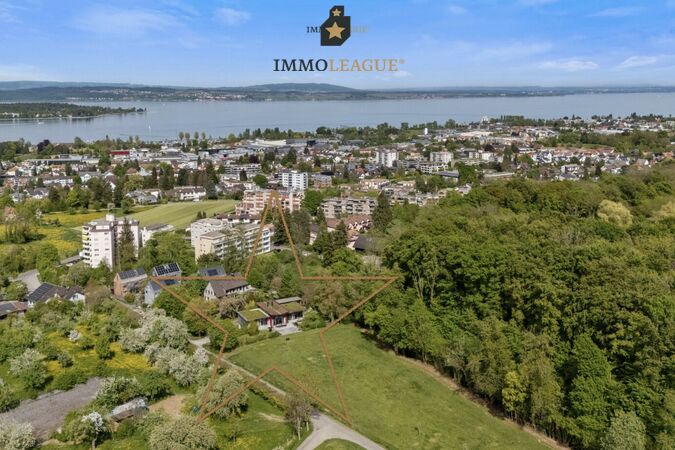 Geniessen Sie die Stille der Natur, ohne auf die Vorzüge der Stadt zu verzichten. Die Nähe zum Bodensee und zum Stadtkern macht diese Lage zu einem raren Juwel.