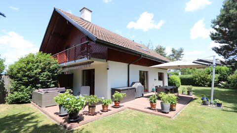 Zu verkaufen:
5.5-Zi.-Einfamilienhaus mit Studio
Tolle Lage in Kerzers