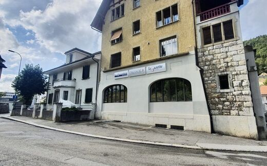 Lot of 3 buildings sold in "SI" near the city center.