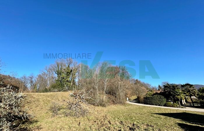 Beautiful and flat building plot in a quiet and sunny residential area