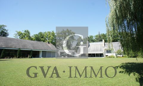 Beautiful property in the heart of a beautiful private park