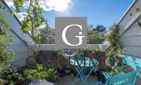 Large and bright 7 room penthouse apartment