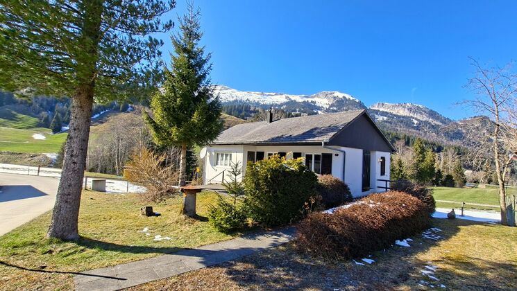 Charaktervolles Ferienhaus an ruhiger Lage mit Potential