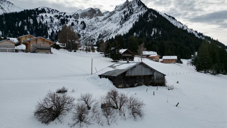 Trop tard...Chalet authentique de 1731, à rénover, au-dessus des Mosse