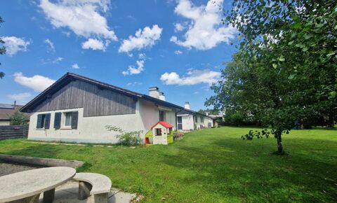 Charming single-storey house with 2 apartments