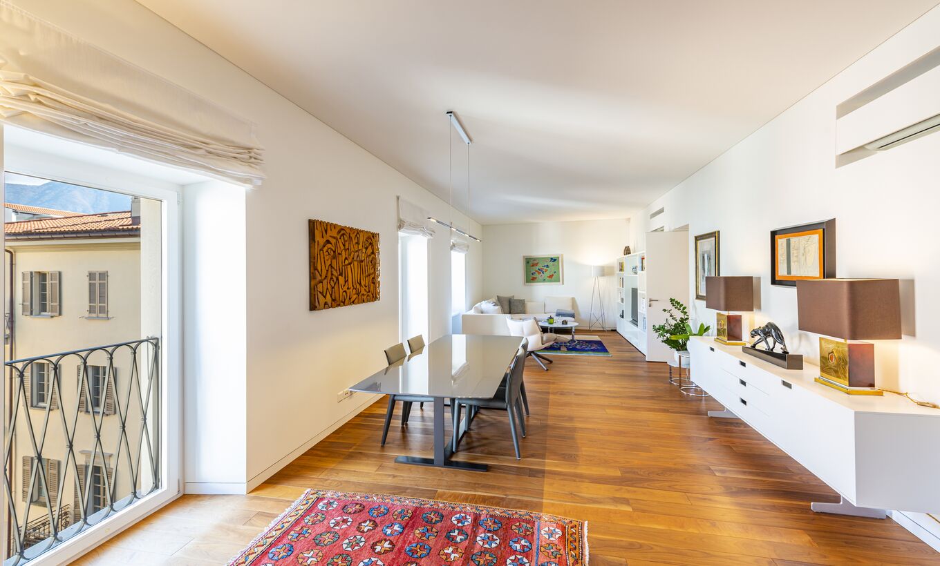 Residenza Via Peri 11: attico di alto standing nel centro pedonale