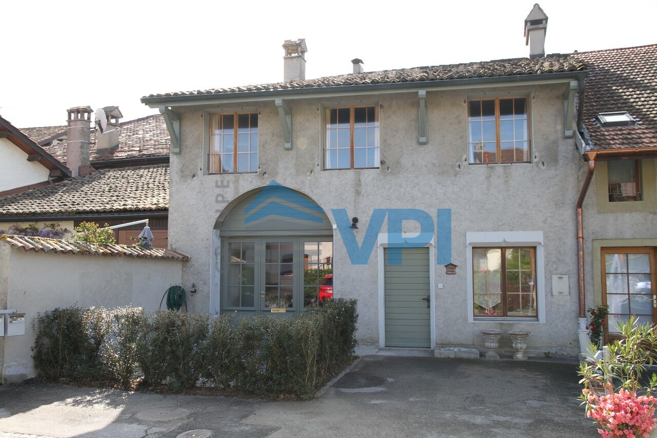Petit immeuble villageois de 3 appartements loués