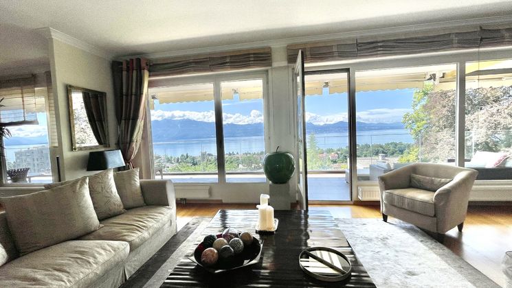 LAUSANNE Sumptuous apartment, breathtaking view of the lake