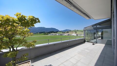 Attique CH-8856 Tuggen, Etzelstrasse 8