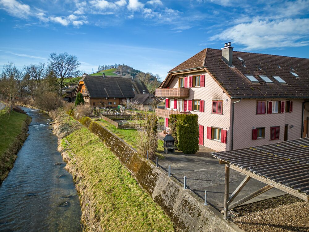 Wohnhaus mit Scheune an idyllischer Lage