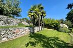 Affascinante ampia casa di nucleo con un grande e splendido giardino
