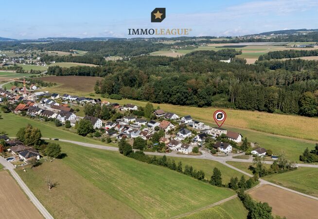 Massives 7.5-Zimmer-Einfamilienhaus, hochwertig gebaut und voller Raum für die Familie – mit Pool, Poolhaus, Sauna und ruhiger Waldrandlage.