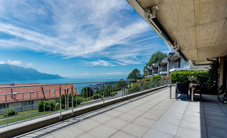 Gorgeous 3.5-room apartment of 106 m2 with a vast terrace 
Unobstructed lake views