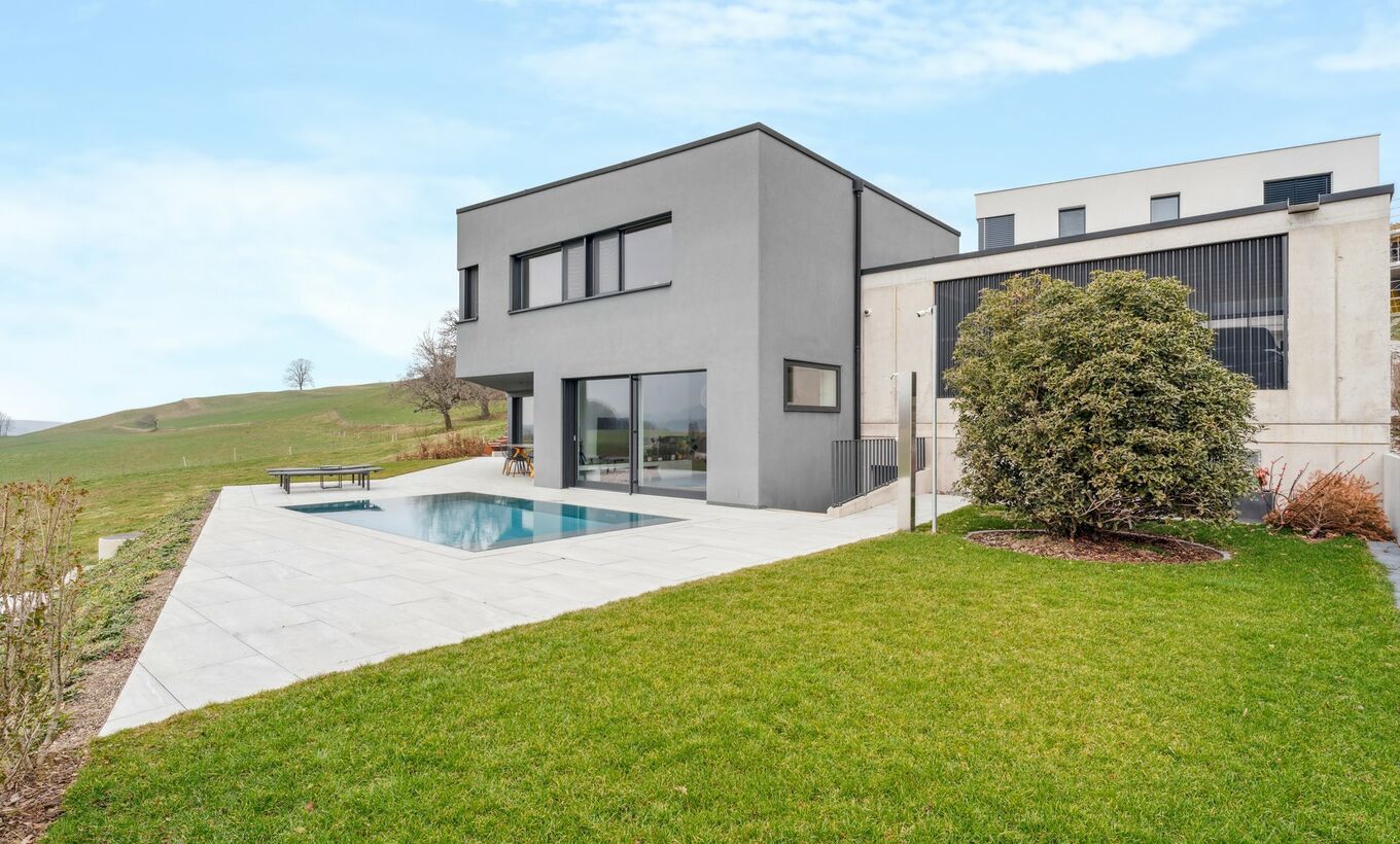 Herzinfarkt ! Moderne Villa mit Infinity-Pool