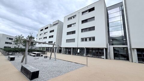 Appartement de 3.5 pièces au 1er étage CHF 2'100.-/mois + ch. CH-1052 Le Mont-sur-Lausanne, Route de la Clochatte 106E Référence #6229961 Pièces 3.5 Chambres 2