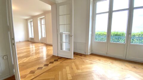 Splendide appartement avec cachet et jardin au centre ville! Unique!
