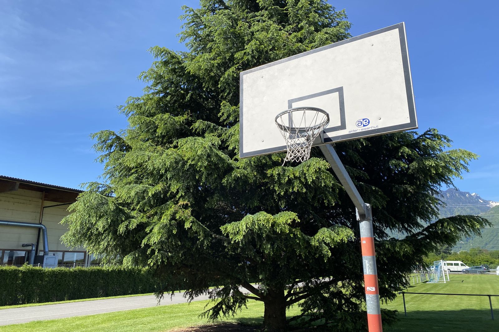 Projet immobilier à Roche, terrain de basket