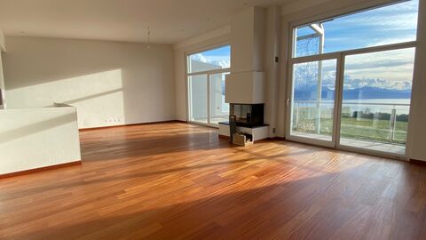 Modern villa with panoramic views, close to bus, train station, school