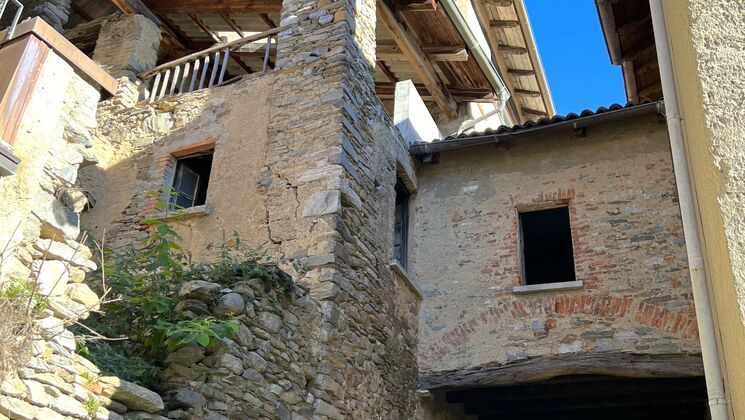 House for refurbishment CH-6937 Breno
