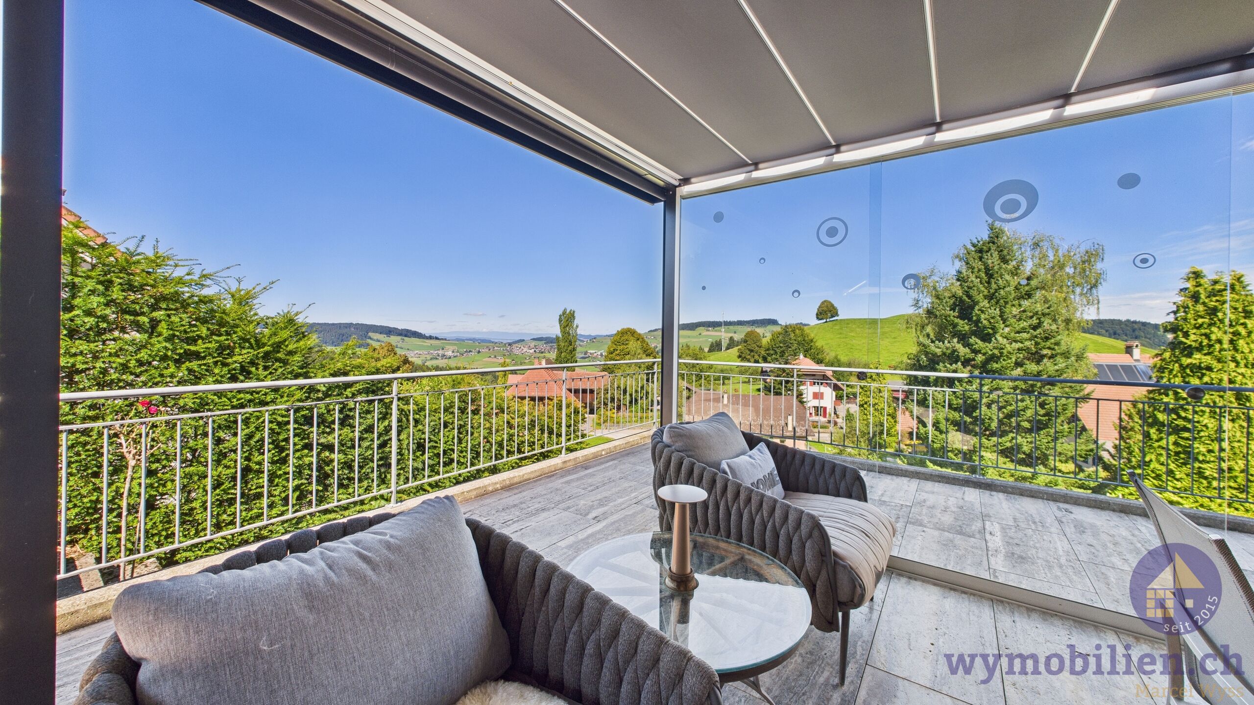 Windgeschützt, dank mobiler Verglasung