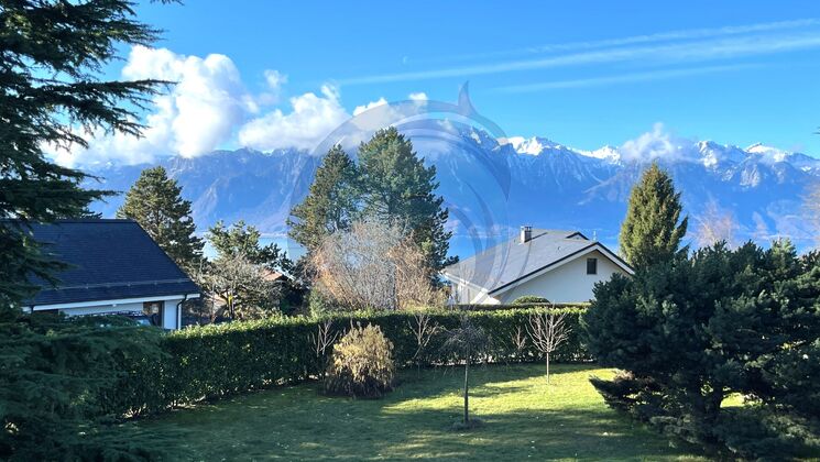 BELLE VILLA INDIVIDUELLE DE 6,5 PIÈCES AVEC GRAND JARDIN