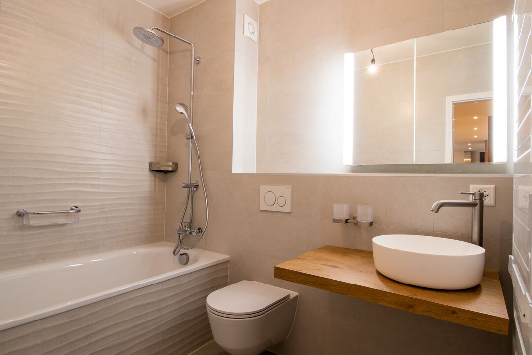 Rénovation d'une ferme du 19e siècle en 15 appartements à Roche : l'intérieur.