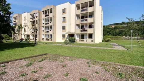 SPACIEUX APPARTEMENT TRAVERSANT EN ATTIQUE DE 5,5 PCES-LIBRE DE SUITE