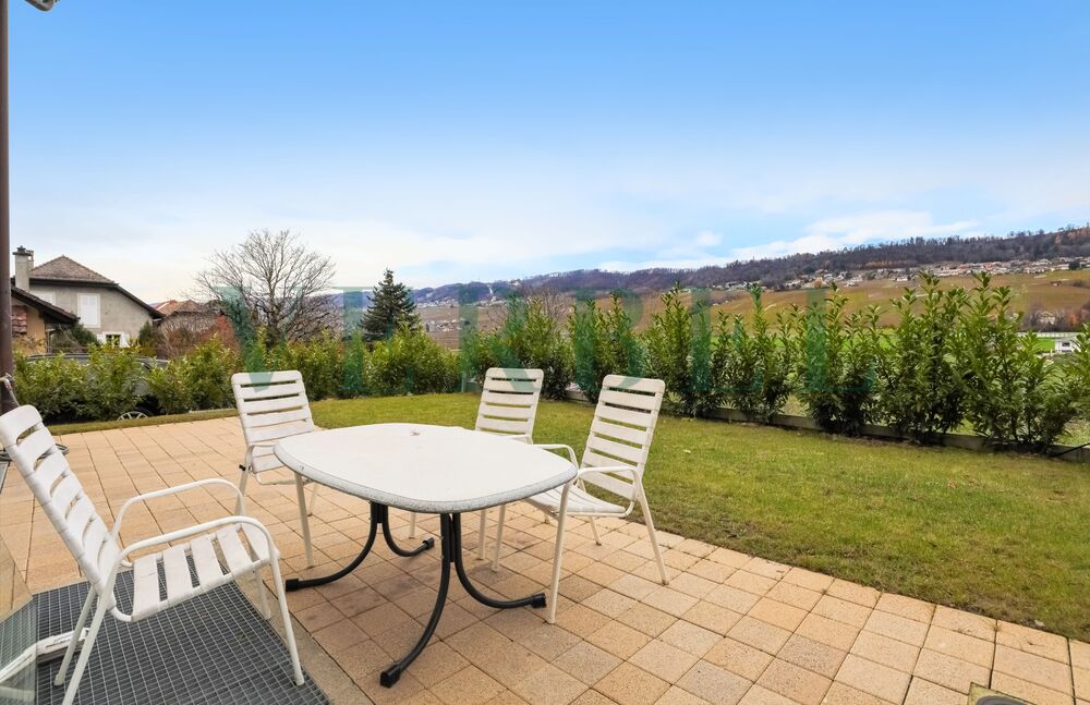 New attached villa of 179 m2 with terrace / garden