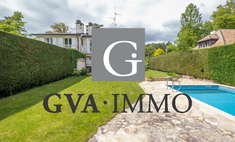 Charming villa with swimming pool
and private access to the lake