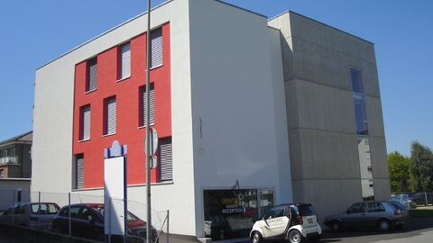 Local commercial sur 2 niveaux ! 97m2 de bureaux et 99m2 de dépôt