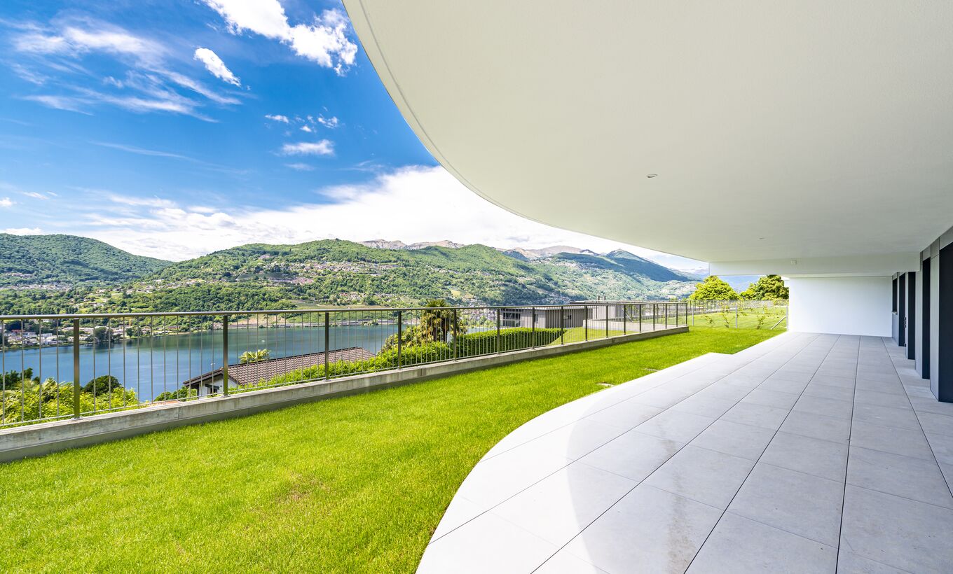 Neue 4,5-Zimmer-Wohnung an prestigeträchtiger Lage mit Seeblick